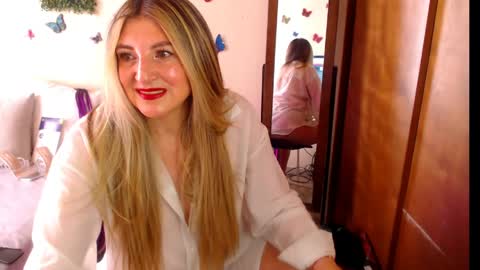 Jolie Mature online show from 06.03.26