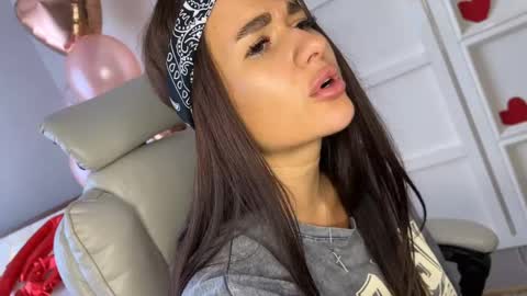 Snapshot of jolly_kris chatting on 02.17.25 Kristina online show from 02.17.25