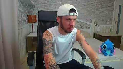 Snapshot of jonahshaw chatting on 07.18.26 JonahShaw online show from 07.18.26