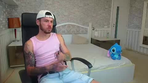 Snapshot of jonahshaw chatting on 07.19.26 JonahShaw online show from 07.19.26
