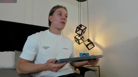 Jonathan Danielss  online show from 03.02.25
