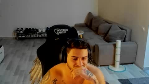 Snapshot of jonnyporn1 chatting on 12.18.25 jonnyporn1 online show from 12.18.25