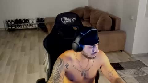 Snapshot of jonnyporn1 chatting on 12.21.25 jonnyporn1 online show from 12.21.25