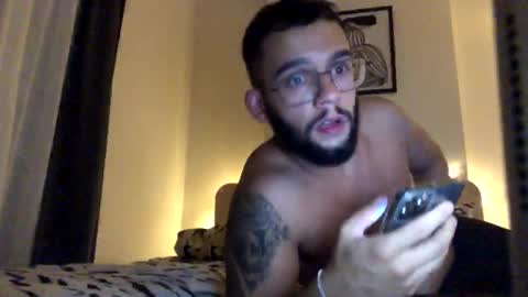 Snapshot of josh_xo chatting on 10.05.25 josh_xo online show from 10.05.25