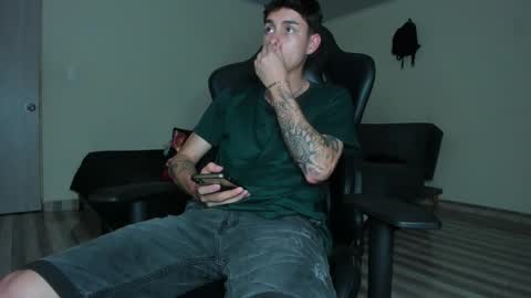 Snapshot of joshmiller_ chatting on 11.24.25 Josh online show from 11.24.25