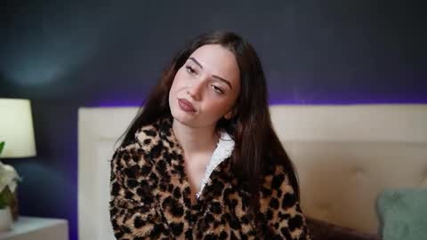 Snapshot of josielili chatting on 11.30.25 Josie online show from 11.30.25