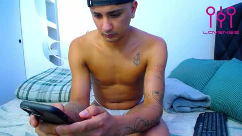 Snapshot of josue_angel chatting on 02.14.25 Josue 22cm big dick online show from 02.14.25