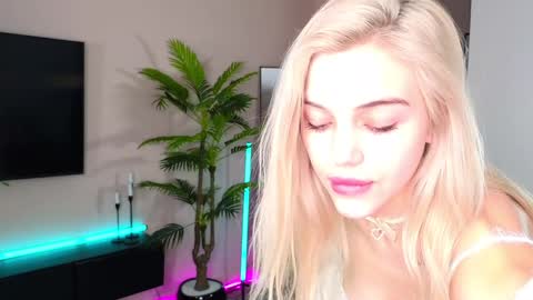 Snapshot of joybunny chatting on 02.05.25 joybunny online show from 02.05.25