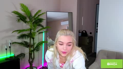 Snapshot of joybunny chatting on 02.07.25 joybunny online show from 02.07.25