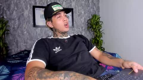 Snapshot of juan_alvarez18 chatting on 02.18.25 juan_alvarez18 online show from 02.18.25