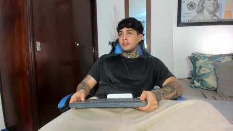 juan_alvarez18 online show from 11.13.25