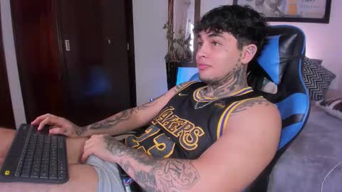 juan_alvarez18 online show from 11.20.25