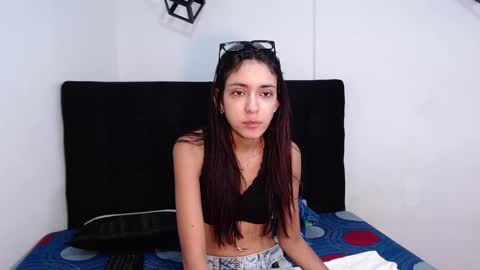 Snapshot of juan_and_luciana chatting on 10.22.25    online show from 10.22.25