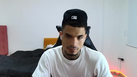 juan_gomez_1 online show from 11.27.25