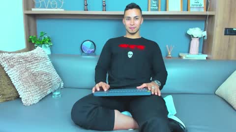 Snapshot of juan_muscle chatting on 03.01.25 juan_muscle online show from 03.01.25