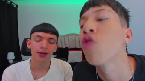 Snapshot of juan_nd_steven chatting on 09.30.25 JuanSteven online show from 09.30.25