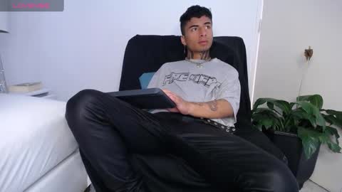 juancamilo66_ online show from 12.31.24