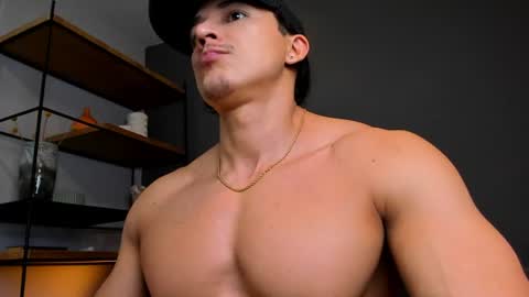 Snapshot of juandres007 chatting on 06.19.26 JUANDRES online show from 06.19.26