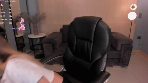 Juanita Clay online show from 03.07.25