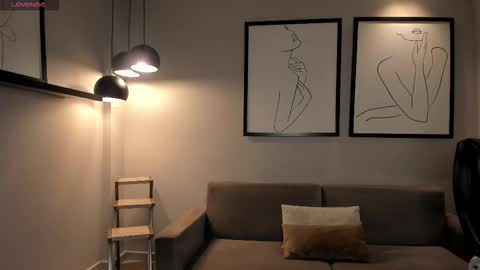 Juanita Clay online show from 10.04.25