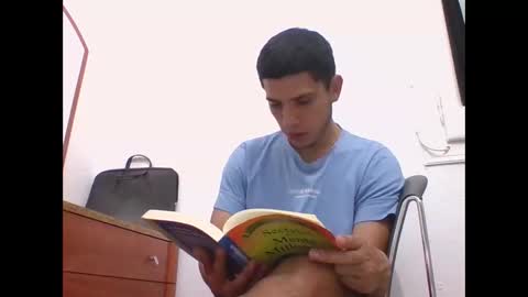 Snapshot of juanperez1999777 chatting on 10.30.25 juanperez1999777 online show from 10.30.25