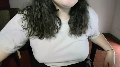 Snapshot of judithamelia chatting on 10.22.25 Judithamelia online show from 10.22.25