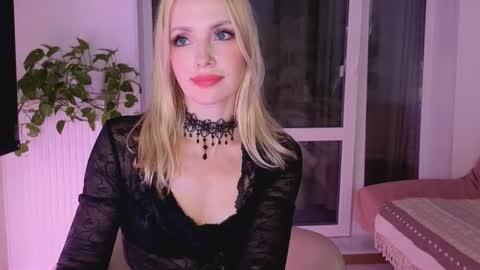 Snapshot of jugoddess chatting on 09.12.25 Goddess Julia online show from 09.12.25