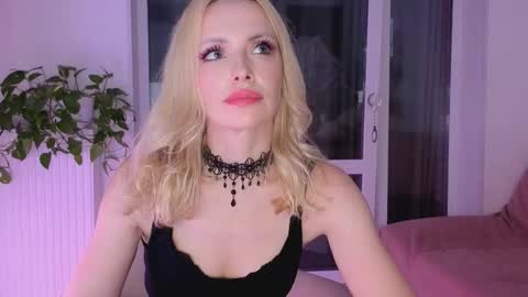 Snapshot of jugoddess chatting on 09.21.25 Goddess Julia online show from 09.21.25