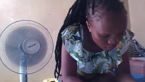 juice_petite3 online show from 02.21.25