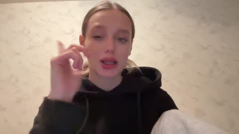 Snapshot of juicy_angels chatting on 01.24.25 alexa online show from 01.24.25