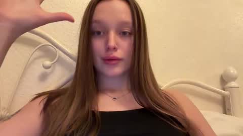 Snapshot of juicy_angels chatting on 12.05.25 alexa online show from 12.05.25