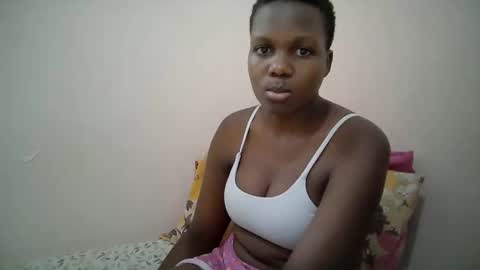 Snapshot of juicy_bella2 chatting on 09.10.25 juicy_bella2 online show from 09.10.25