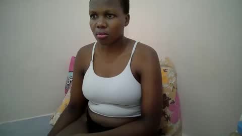 Snapshot of juicy_bella2 chatting on 09.17.25 juicy_bella2 online show from 09.17.25
