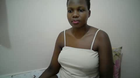 Snapshot of juicy_bella2 chatting on 09.19.25 juicy_bella2 online show from 09.19.25