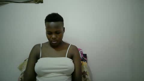 Snapshot of juicy_bella2 chatting on 09.23.25 juicy_bella2 online show from 09.23.25
