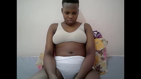 Snapshot of juicy_bella2 chatting on 09.24.25 juicy_bella2 online show from 09.24.25