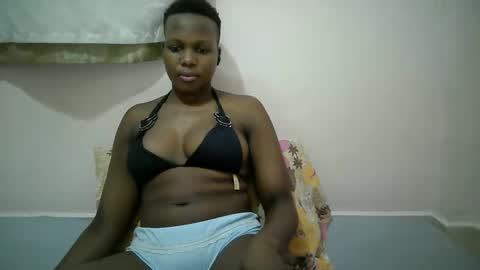Snapshot of juicy_bella2 chatting on 09.27.25 juicy_bella2 online show from 09.27.25