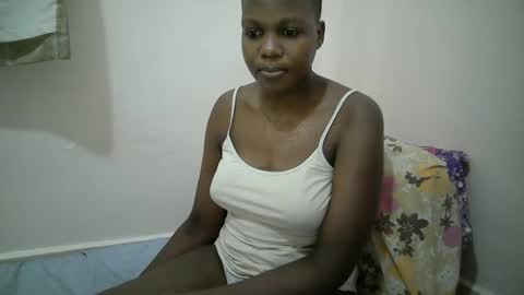 Snapshot of juicy_bella2 chatting on 09.28.25 juicy_bella2 online show from 09.28.25
