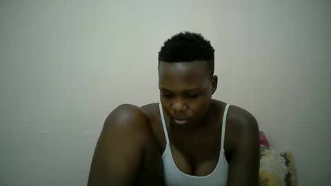 Snapshot of juicy_bella2 chatting on 09.30.25 juicy_bella2 online show from 09.30.25