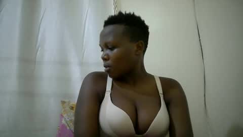 Snapshot of juicy_bella2 chatting on 10.11.25 juicy_bella2 online show from 10.11.25