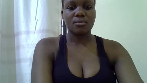 Snapshot of juicy_bella2 chatting on 10.15.25 juicy_bella2 online show from 10.15.25
