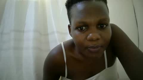 Snapshot of juicy_bella2 chatting on 10.19.25 juicy_bella2 online show from 10.19.25