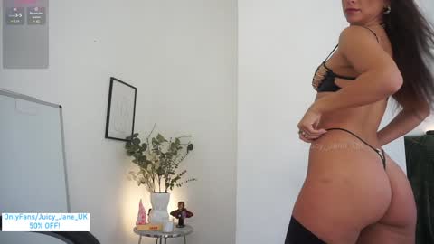 Snapshot of juicy_jane_uk chatting on 09.11.25 online show from 09.11.25