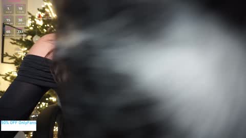 Snapshot of juicy_jane_uk chatting on 12.14.25 online show from 12.14.25