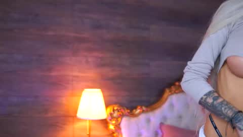 Snapshot of juicy_jessye chatting on 11.23.25 Jessye online show from 11.23.25