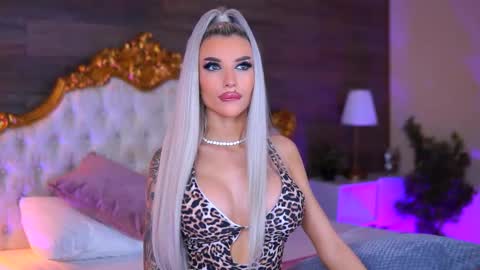 Snapshot of juicy_jessye chatting on 12.04.25 Jessye online show from 12.04.25