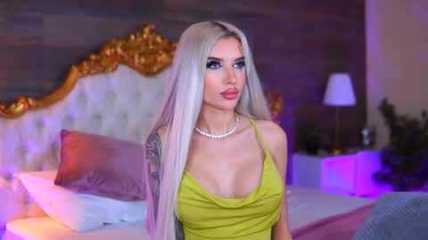 Snapshot of juicy_jessye chatting on 12.05.25 Jessye online show from 12.05.25