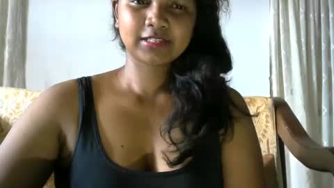 Snapshot of juicy_pretty chatting on 10.02.25 stellah online show from 10.02.25