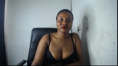 Snapshot of juicy_slut080 chatting on 06.01.26 Elena online show from 06.01.26