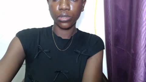 Snapshot of juicyberryx chatting on 06.20.26 queen online show from 06.20.26